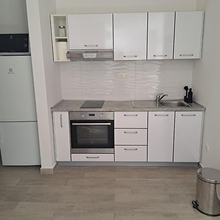 Apartment Charlie Комарна Екстериор снимка