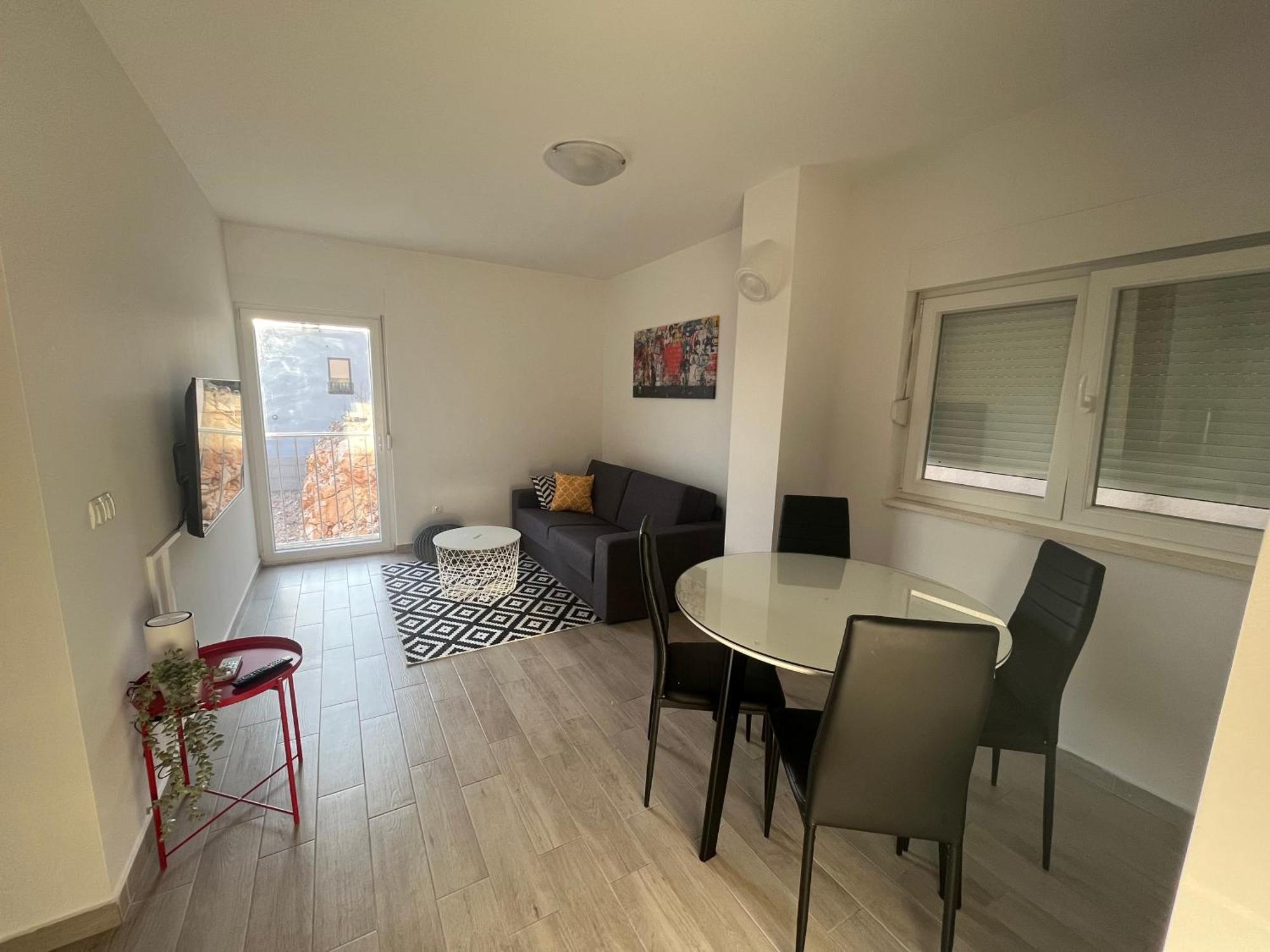 Apartment Charlie Комарна Екстериор снимка