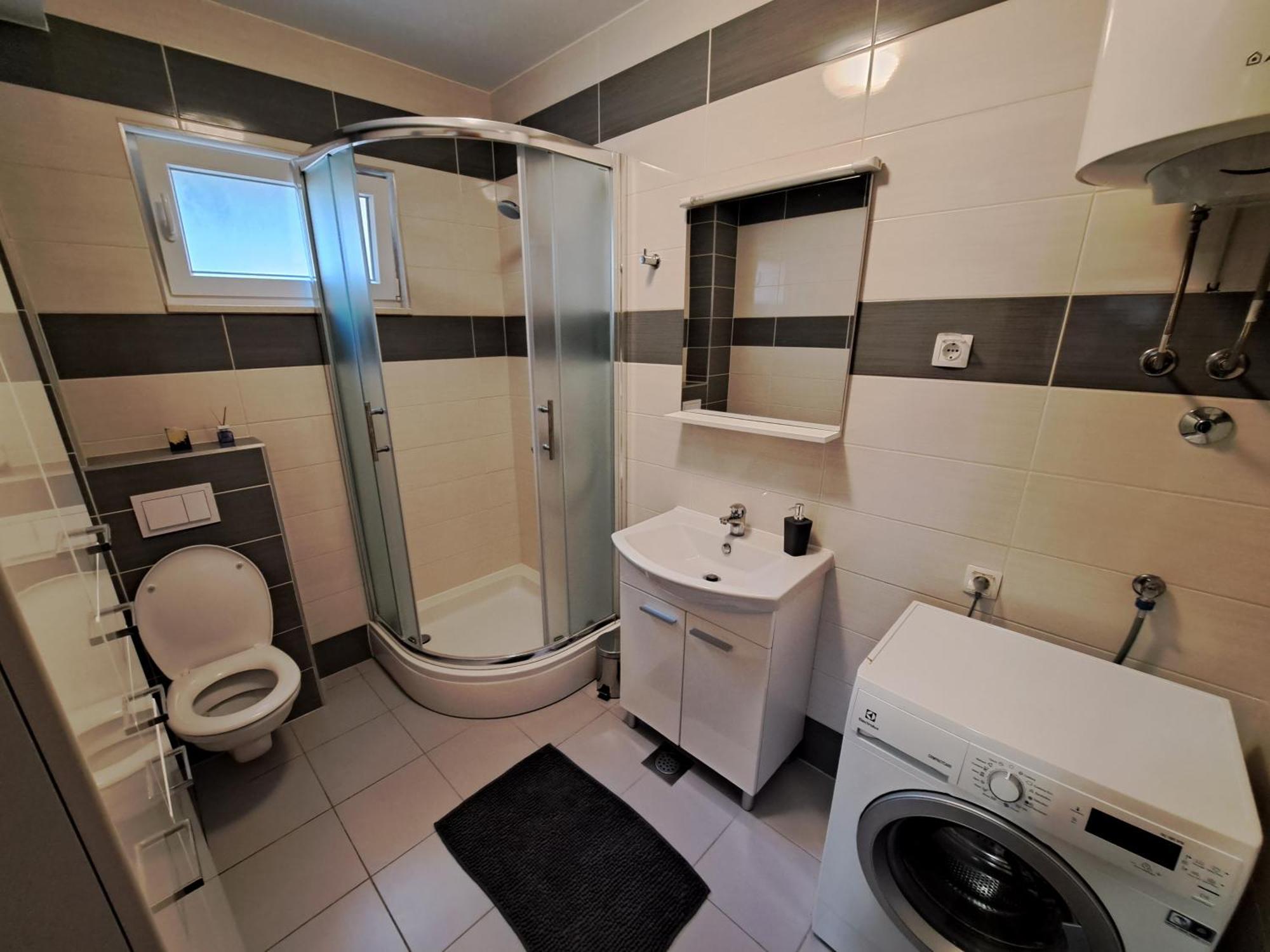 Apartment Charlie Комарна Екстериор снимка