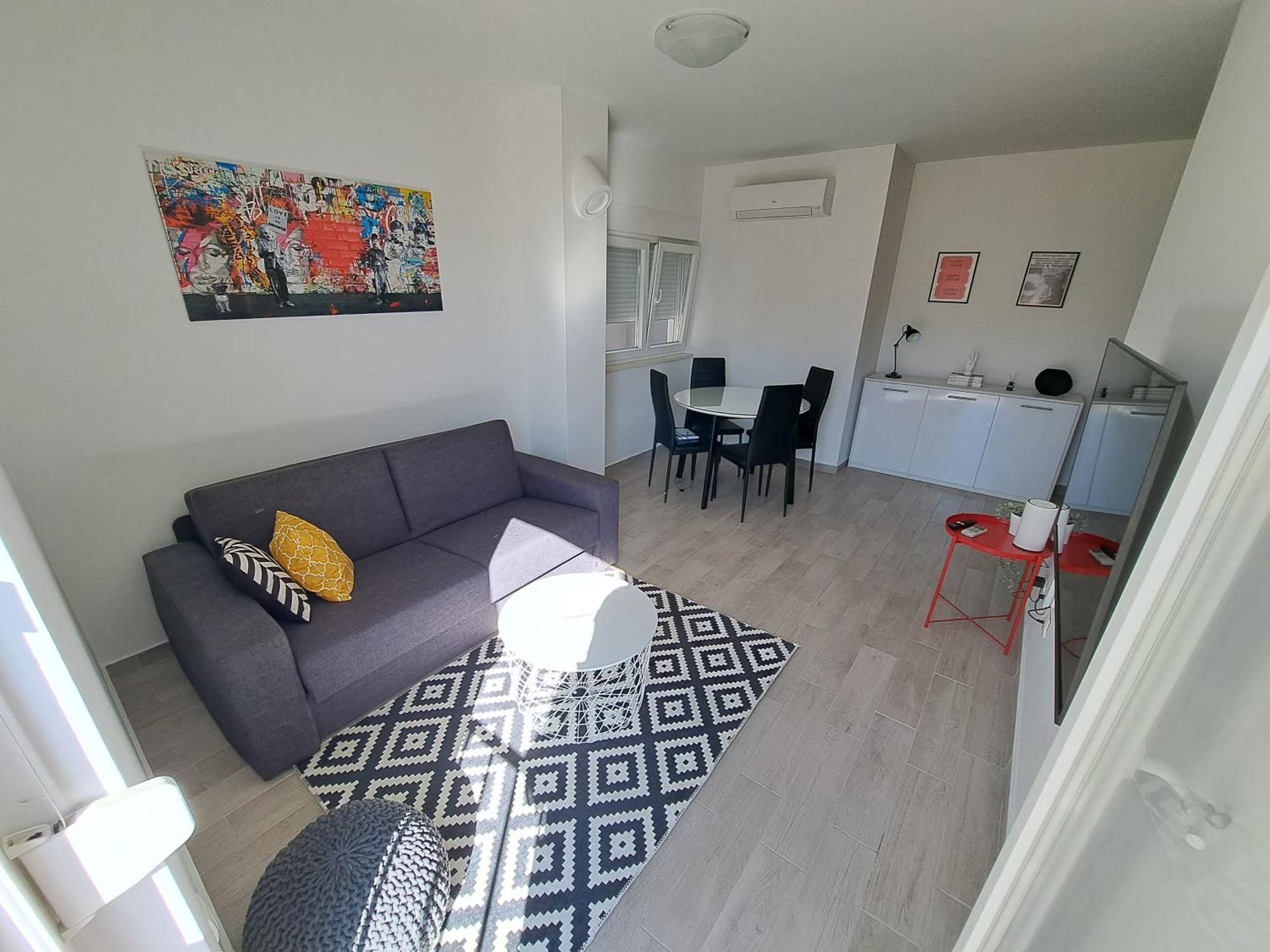 Apartment Charlie Комарна Екстериор снимка